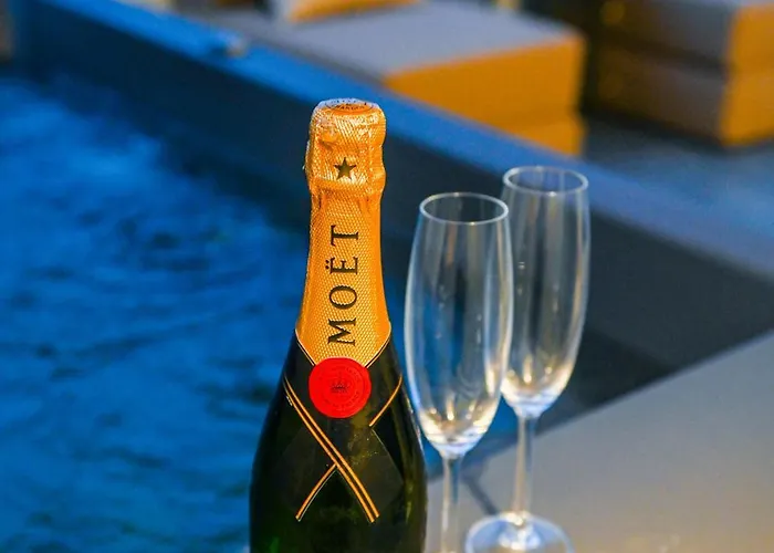 Center * Fira (Santorini)